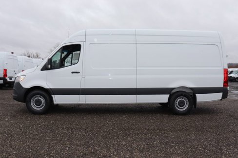 Used 2022 Mercedes-Benz Sprinter 2500 image 2