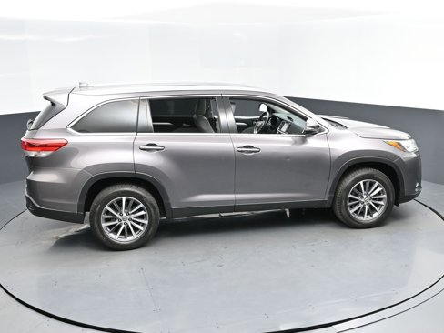 Used 2019 Toyota Highlander XLE image 9
