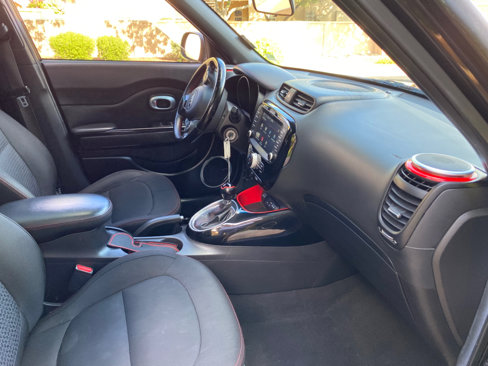 Used 2015 Kia Soul + image 63