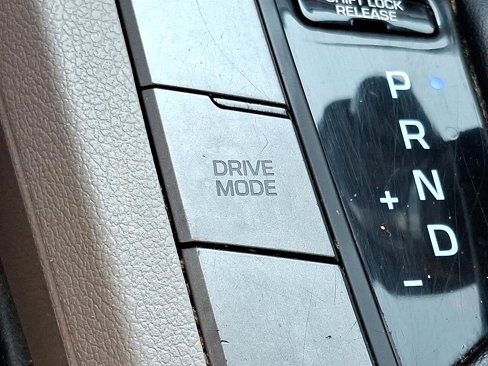Used 2017 Hyundai Elantra SE image 24