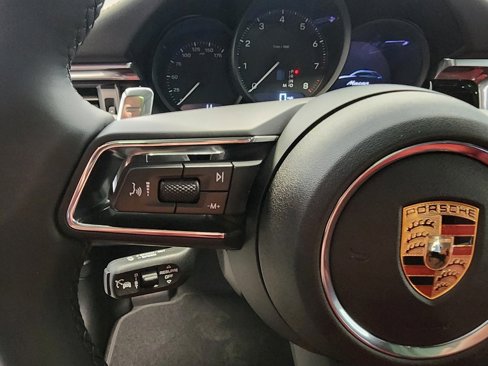 New 2025 Porsche Macan image 8