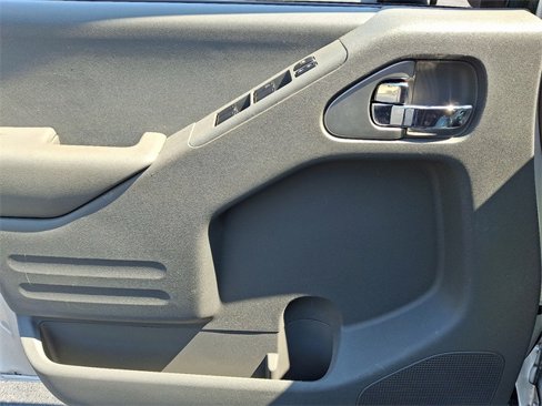 Used 2019 Nissan Frontier SV image 14