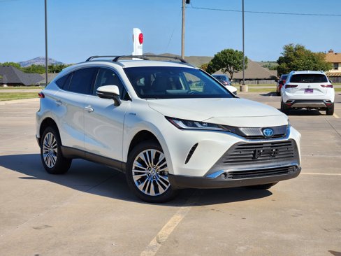Used 2021 Toyota Venza XLE image 6