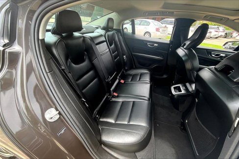Certified 2025 Volvo S60 B5 Core image 34