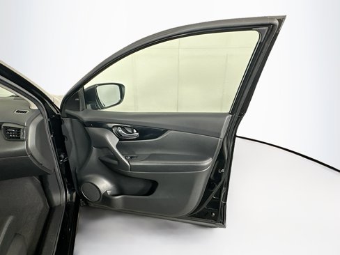 Used 2018 Nissan Rogue Sport SV image 29