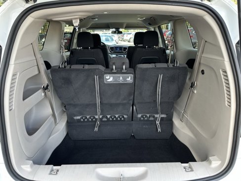 Used 2021 Chrysler Voyager LX image 20