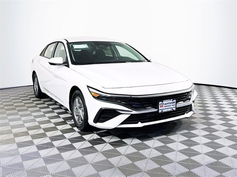 New 2025 Hyundai Elantra SE image 6
