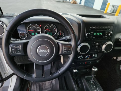 Used 2018 Jeep Wrangler Unlimited Sahara w/ Connectivity Group image 8