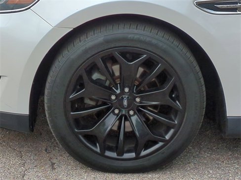 Used 2019 Ford Taurus Limited image 10