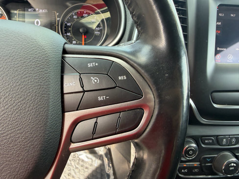 Used 2020 Jeep Cherokee Latitude w/ Cold Weather Group image 26