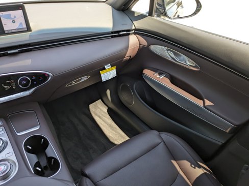 Certified 2025 Genesis GV70 2.5T w/ Advanced Package image 12