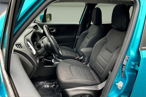 Used 2021 Jeep Renegade Latitude w/ Sun & Sound Group image 19