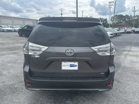 Used 2016 Toyota Sienna SE Premium image 6