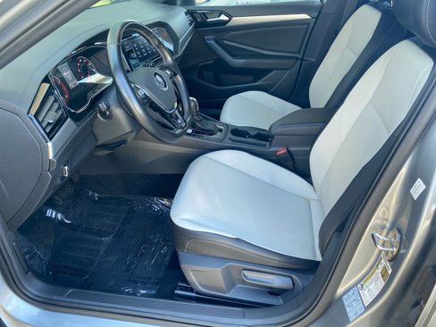 Certified 2021 Volkswagen Jetta R-Line w/ R-Line Cold Weather Package image 22