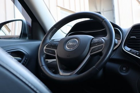 Used 2019 Jeep Cherokee Limited image 47