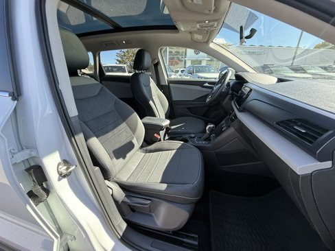 Certified 2022 Volkswagen Taos SE image 24
