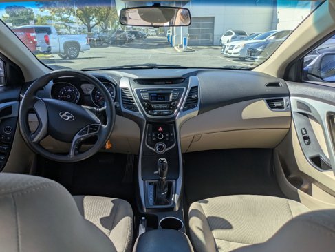 Used 2015 Hyundai Elantra SE image 25