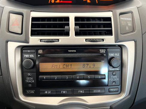 Used 2011 Toyota Yaris 4-Door Hatchback image 20