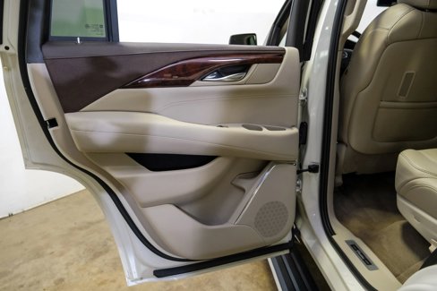 Used 2015 Cadillac Escalade Premium image 36