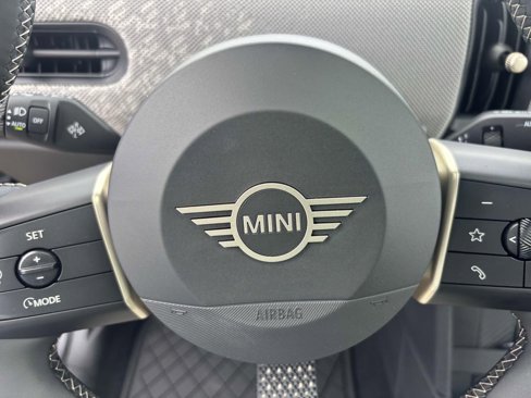New 2025 MINI Cooper 4-Door Hardtop image 17