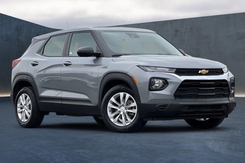 Used 2023 Chevrolet TrailBlazer LS image 2