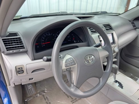 Used 2010 Toyota Camry image 11