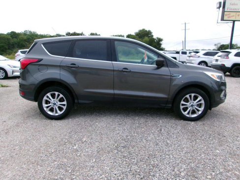 Used 2019 Ford Escape SE image 2