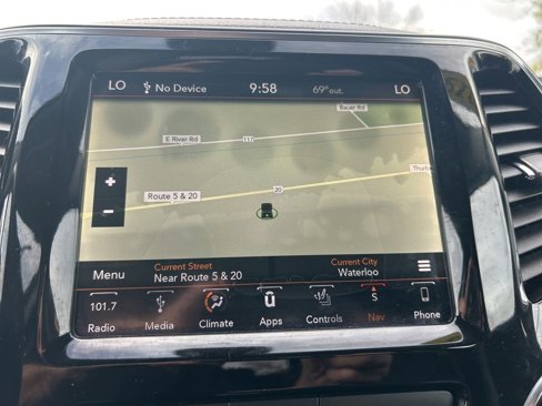 Used 2019 Jeep Cherokee Limited image 12