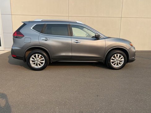 Used 2020 Nissan Rogue SV image 2