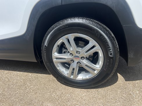 Used 2024 GMC Terrain SLE image 27