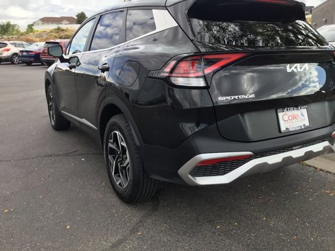 Used 2023 Kia Sportage LX image 3