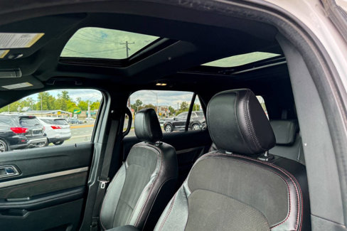 Used 2018 Ford Explorer XLT w/ Equipment Group 202A image 24