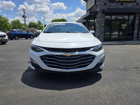 Used 2023 Chevrolet Malibu LT image 2