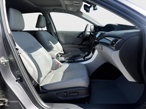 Used 2016 Honda Accord Touring image 19