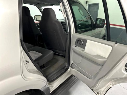 Used 2003 Ford Expedition XLT image 13