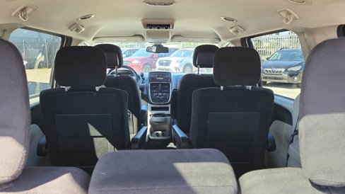 Used 2017 Dodge Grand Caravan SE w/ UConnect Hands-Free Group image 12