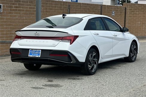 New 2025 Hyundai Elantra SEL image 4