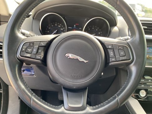 Used 2017 Jaguar F-PACE Premium image 18