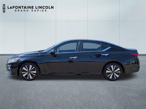 Used 2022 Nissan Altima 2.5 SV image 2