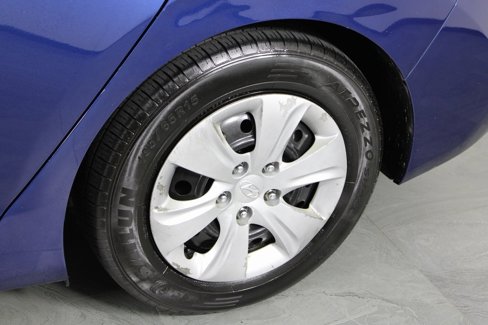 Used 2016 Hyundai Elantra SE image 9