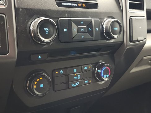 Used 2017 Ford F150 XLT image 24