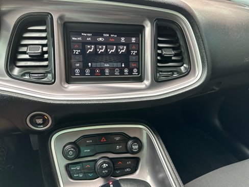 Used 2019 Dodge Challenger SXT w/ Blacktop Package image 10