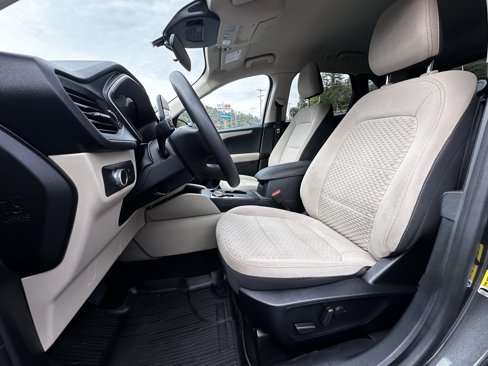 Used 2020 Ford Escape SE image 7