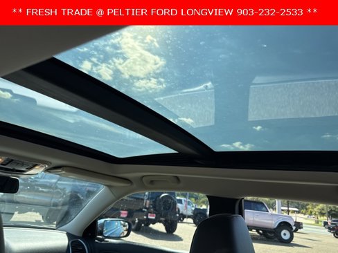 Used 2015 Chrysler 300 C w/ Light Group image 26