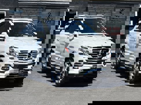 Used 2018 Mercedes-Benz GLE 350 w/ Premium 2 Package image 4