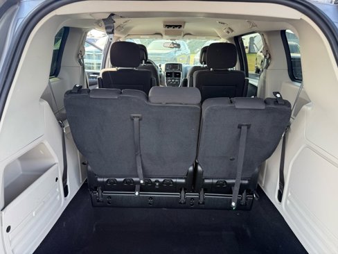 Used 2018 Dodge Grand Caravan SE w/ UConnect Hands-Free Group image 11
