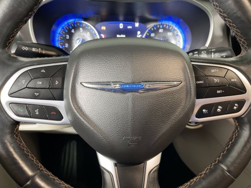 Used 2020 Chrysler Pacifica Touring-L w/ Advanced Safetytec Group image 13