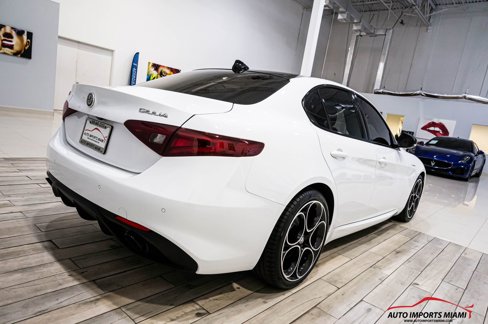 Used 2022 Alfa Romeo Giulia Veloce image 31