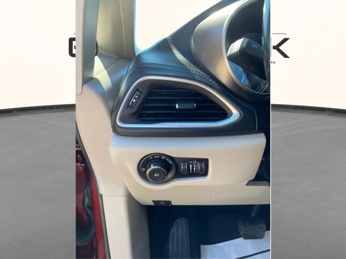 Used 2018 Chrysler Pacifica Limited image 18