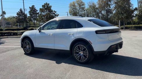 New 2025 Porsche Macan Electric image 6